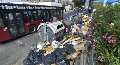 Rifiuti Di Roma A Napoli 150 Tonnellate Di Spazzatura Al Giorno