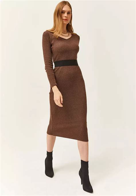 Buy Olalook V Neck Ribbed Midi Dress 2024 Online Zalora