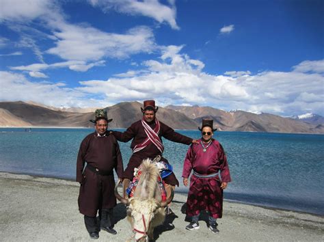 TRAVEL WITH ARYA: LADAKH TRADITIONAL DRESS