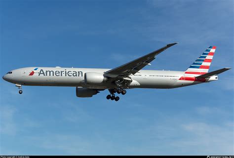 N735AT American Airlines Boeing 777 323ER Photo by András Soós ID