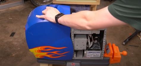 Nvidia RTX Swapped Classic Hot Wheels PC Is A Restomod With Hard Drives Autoevolution