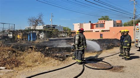 Incendio en terreno baldío se propaga a otros predios en Culiacán