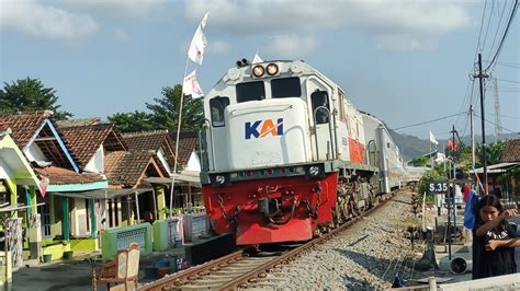 Kereta Api Sritanjung Berangkat Dari Stasiun Ketapang Banyuwangi Ke