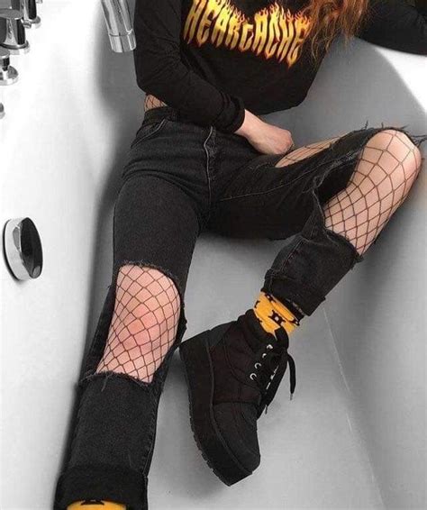 Pin De 𝖈 𝖆 𝖞 𝖞 𝖞 𝖔 𝖔 𝖓 𝖌 𝖎 𝖓 𝖆 Em Moda Em 2019 Roupas Estilo Grunge Roupas Vintage E Looks