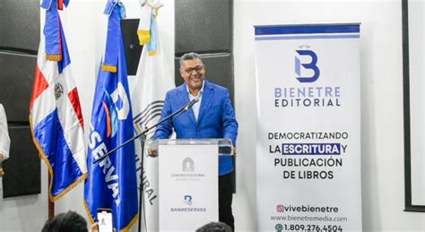 Un Complacido Nan Chevalier Agradece Haber Ganado El Premio De Novela