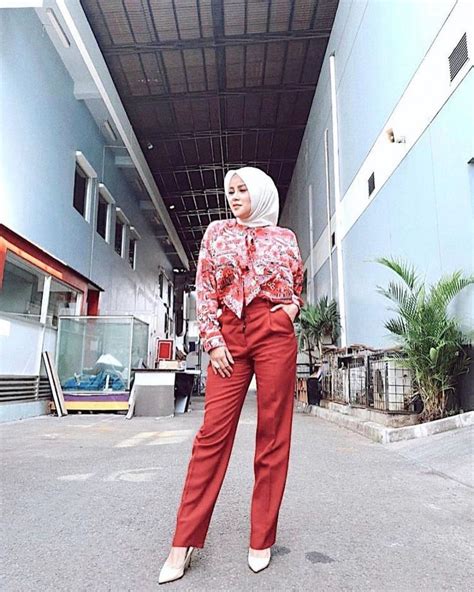 10 Ide Padu Padan Dengan Outfit Warna Merah Tampil Menarik Dan Dewasa