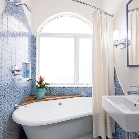 Small Bathroom Window - Photos & Ideas | Houzz