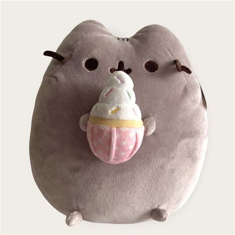 Pusheen Cupcake