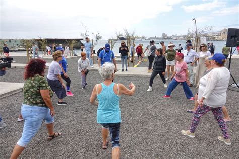 Centenares De Personas Celebran El Encuentro Ven Al Bloque En La