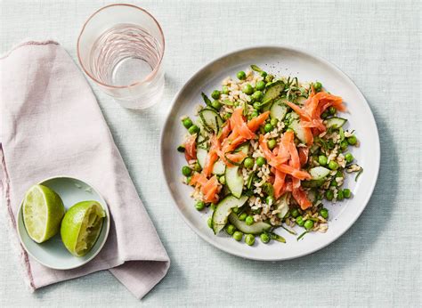 Rijstsalade Met Komkommer Tuinerwten En Gerookte Zalm Recept