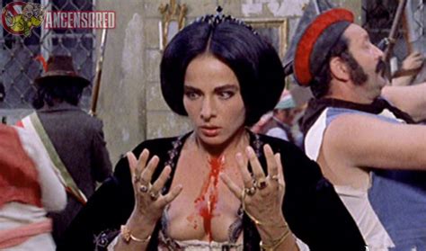 Naked Maril Tolo In The Five Days