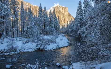 Rzeka Merced W Parku Narodowym Yosemite Zim