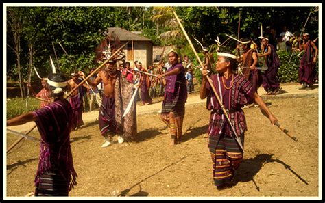 25 Inspirasi Modis Pakaian Adat Flores Timur