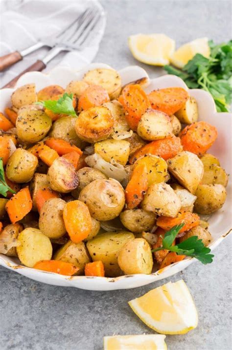 Patatas Fritas Y Zanahorias Lo Delicioso Se Une A Lo Saludable