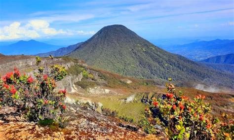 Alun Alun Surya Kencana Destinasi Wisata Alam Di Sukabumi Yang Wajib