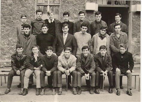 Photo de classe 2 Technique année CAP de 1966 C E I Jean Macé