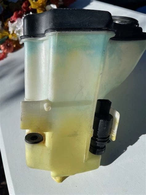 Windshield Wiper Fluid Tank Replacement