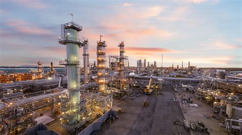 bp’s Cherry Point refinery turns feedstock into renewable diesel fuel. Here’s how. | News and ...