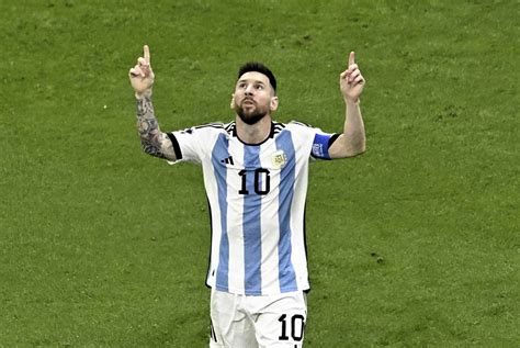 Leo Messi Decizie Controversat Dup Ce A C Tigat Trofeul Pentru Cel