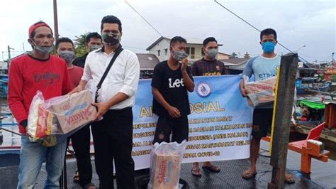 Video Polda Kalbar Salurkan Ratusan Paket Bahan Pokok Bagi Nelayan