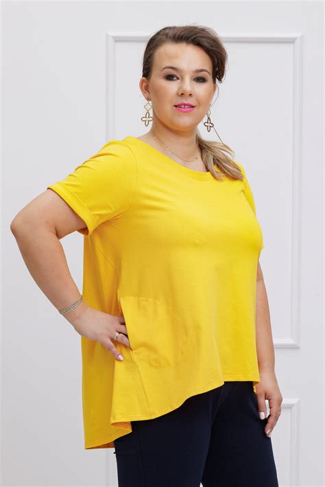 Basicowa asymetryczna żółta bluzka na lato PLUS SIZE Moda Size Plus Iwanek