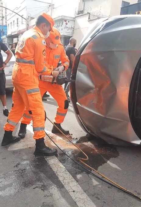 Homem Inabilitado Capota Carro Em Itajub Mg Jornal O Aperitivo