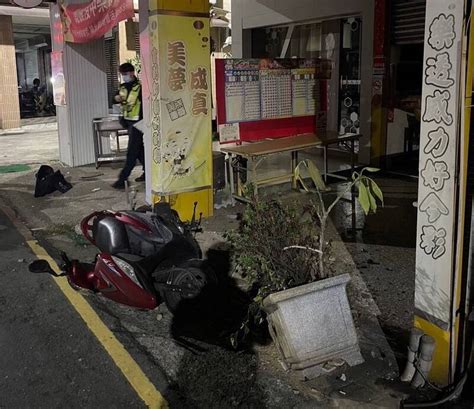 撞倒路邊機車逃逸 警攔獲拔槍喝令下車又查獲毒品案 高雄市 自由時報電子報