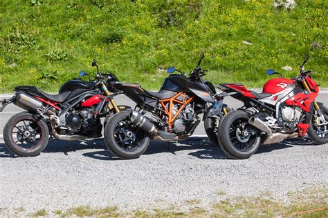 Power Naked Bike Test In Den Alpen