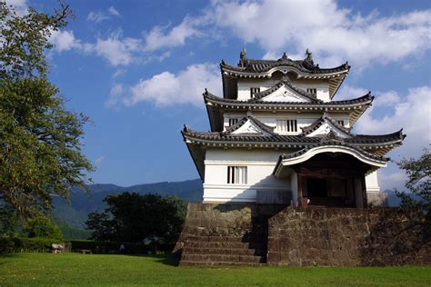 Uwajima Castle in Ehime Prefecture » Zooming Japan