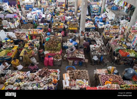 IVORY COAST, Abidjan, Cocody, food market hall / ELFENBEINKUESTE ...