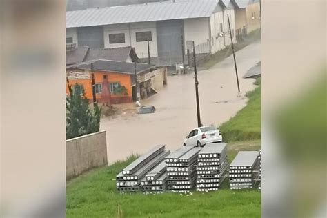 Chuvas Causam Alagamentos E Quedas De Muros Em Cidades De Sc Metr Poles