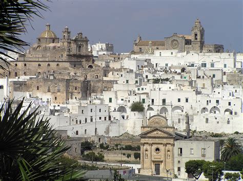 File:Ostuni.jpg - Wikipedia