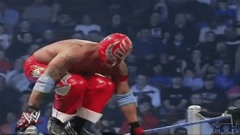 Rey Mysterio with an awesome hurricanrana to Johnny Nitro. : SquaredCircle