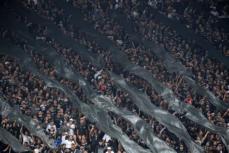 Corinthians lança cartilha instruções à torcida para evitar multas