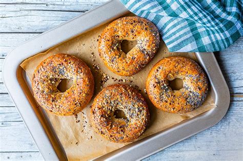 Voici Une Recette Simple Pour Faire Des Bagels Maison Coup De Pouce