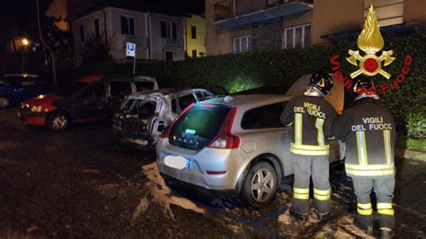 Auto In Fiamme In Un Parcheggio Di Via Bellinzona A Monte Olimpino