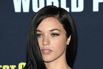 Alexis Knapp Nude And Sexy Photos PlayCelebs Net