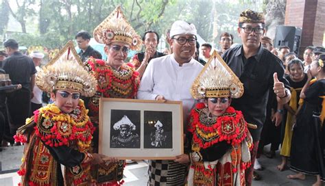 Nusabali Ribuan Penari Meriahkan Hari Tari Sedunia