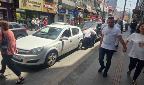 Zonguldak Ta Gazipa A Caddesi Nde Iki Otomobilin Kar T Kazada A