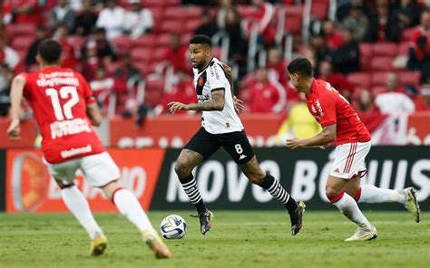 Vasco já conta dois desfalques para jogo contra o Goiás na próxima