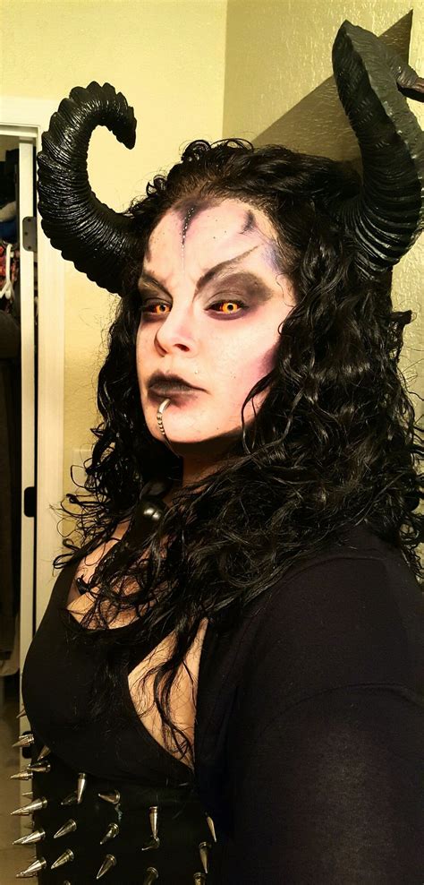 13 Witch Makeup Looks Bewitching It” Girls Are Wearing This Halloween