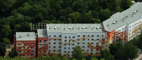 Luftaufnahme Erfurt Plattenbau Hochhaus Wohnsiedlung in der Straße