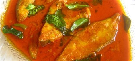 Pomfret Fish Curry - Kerala fish curry recipe. Aavoli curry recipe