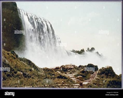 American Falls From Foot Of Incline Stock Photo Alamy