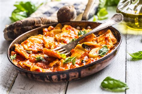 Ugnsbakad ravioli med tomatsås Heba Food Beverages