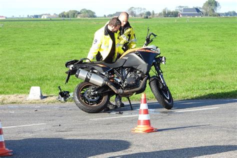 Motorrijder Gewond Na Botsing Met Auto Op Kruising W Nswerterdyk In