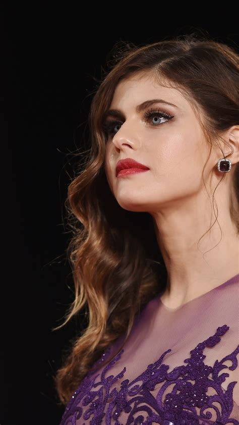 Celebrity Alexandra Daddario American Lipstick Actress Brunette