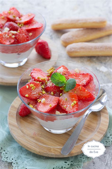 Coppette Con Ricotta Yogurt Greco E Fragole Con Savoiardi