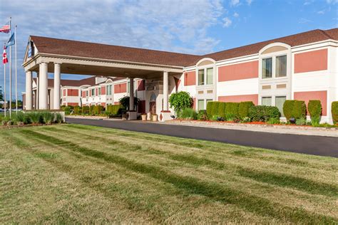 Days Inn & Suites by Wyndham Roseville/Detroit Area | Roseville, MI Hotels