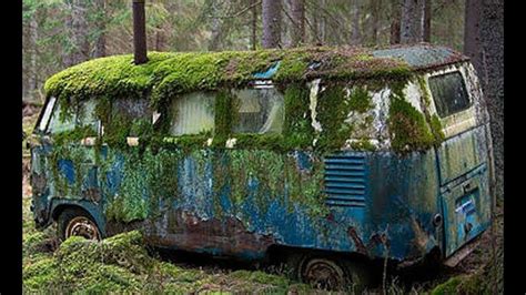 Padre E Hijo Encontraron Un Bus Abandonado En El Bosque Al Entrar Se